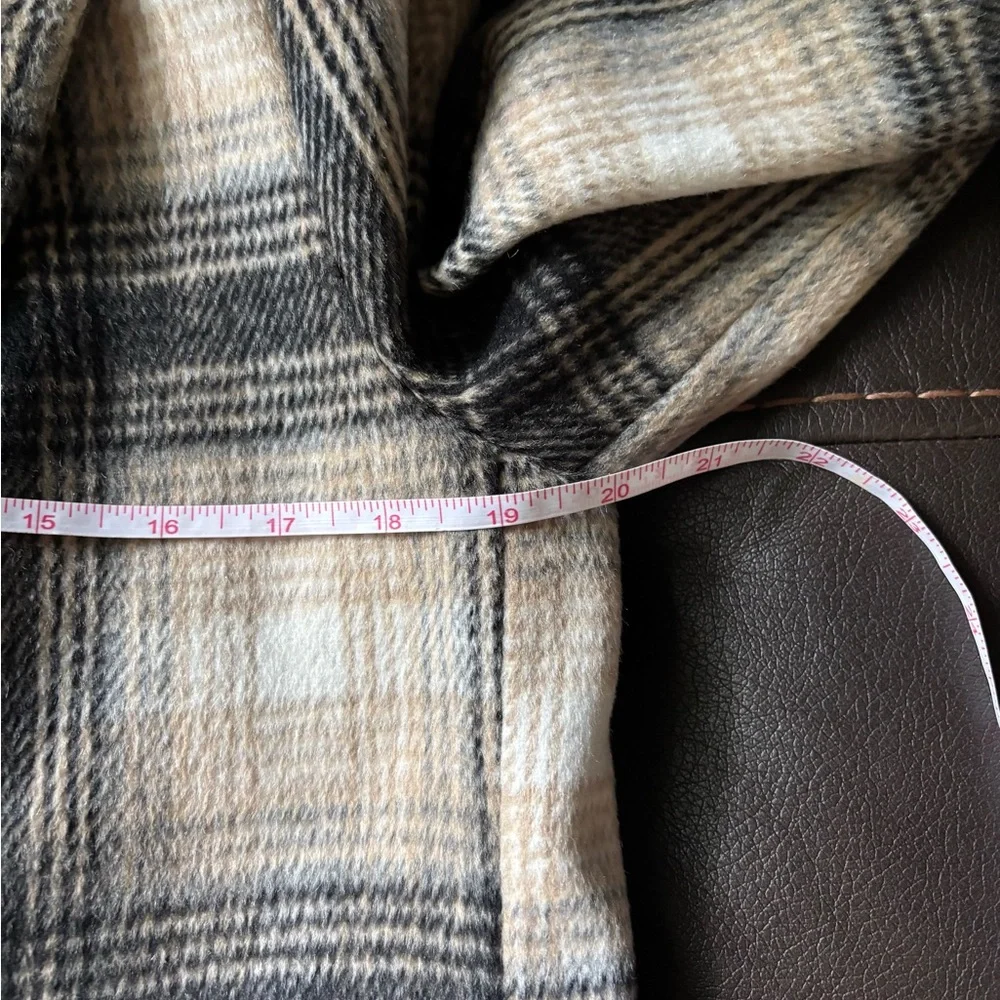 Black and Cream Plaid Blazer - Picture 7 of 10